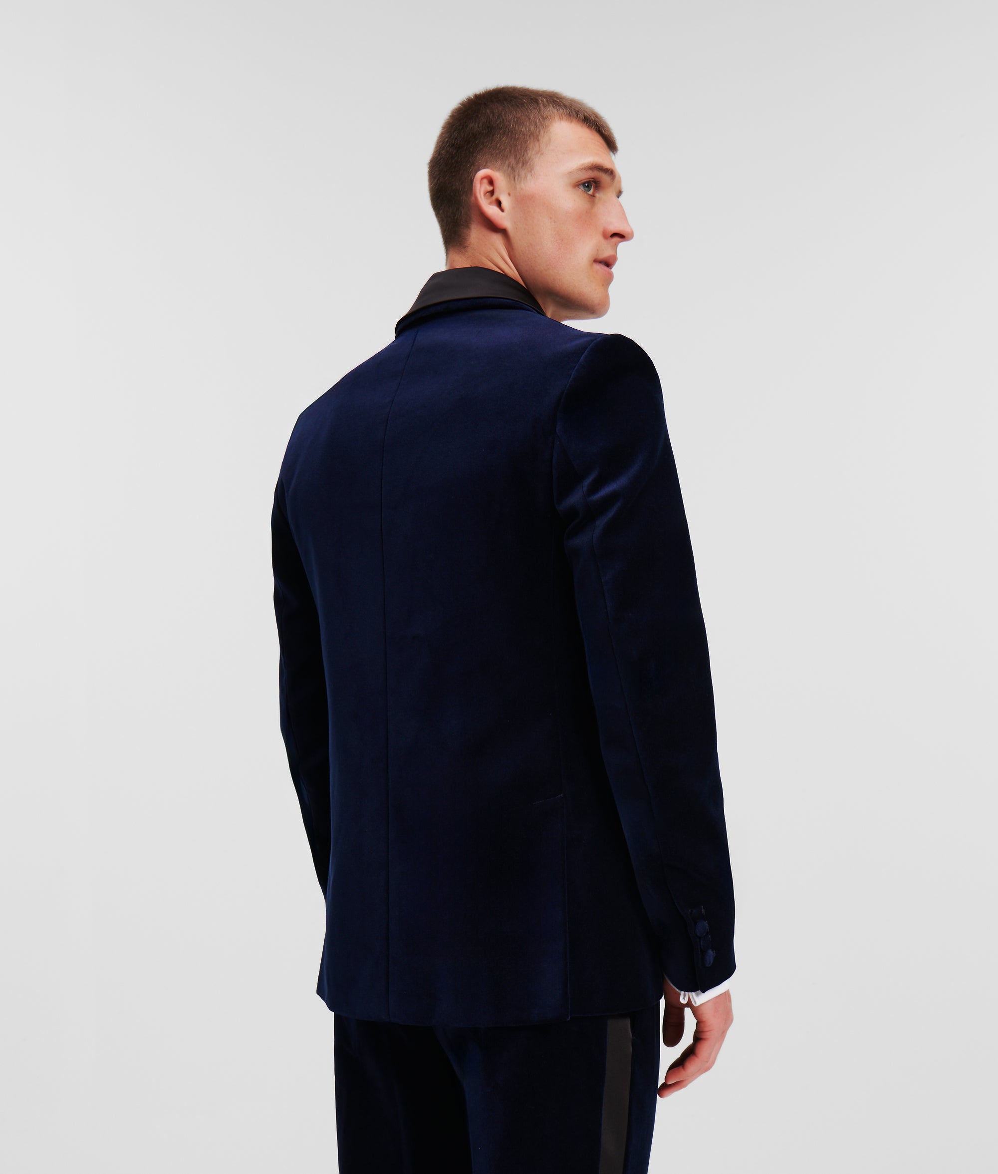 VELVET BLAZER HANDPICKED BY HUN KIM - Image 3