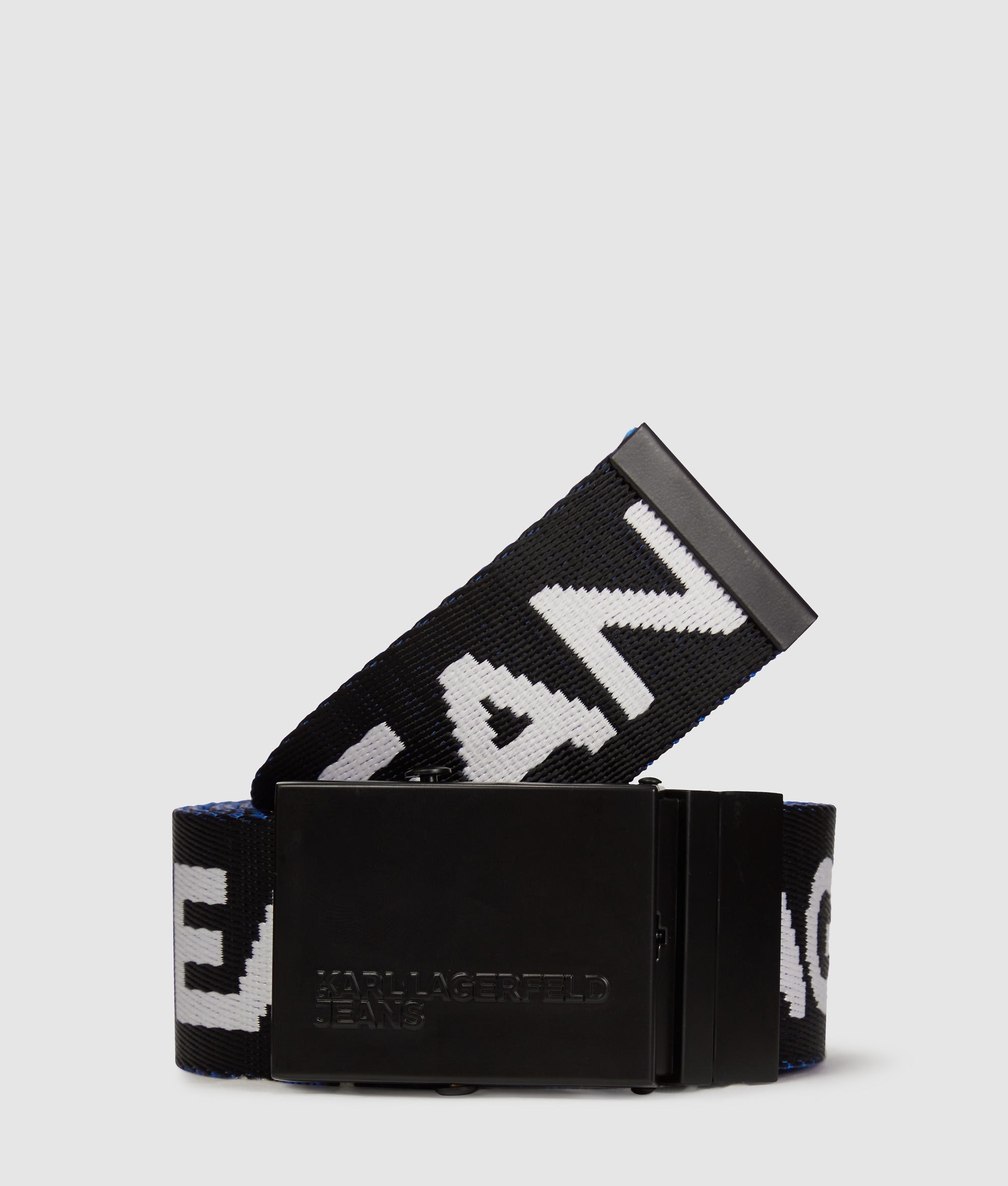 Reversible webbing belt