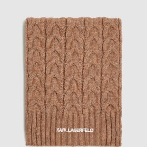 Cable-knit scarf
